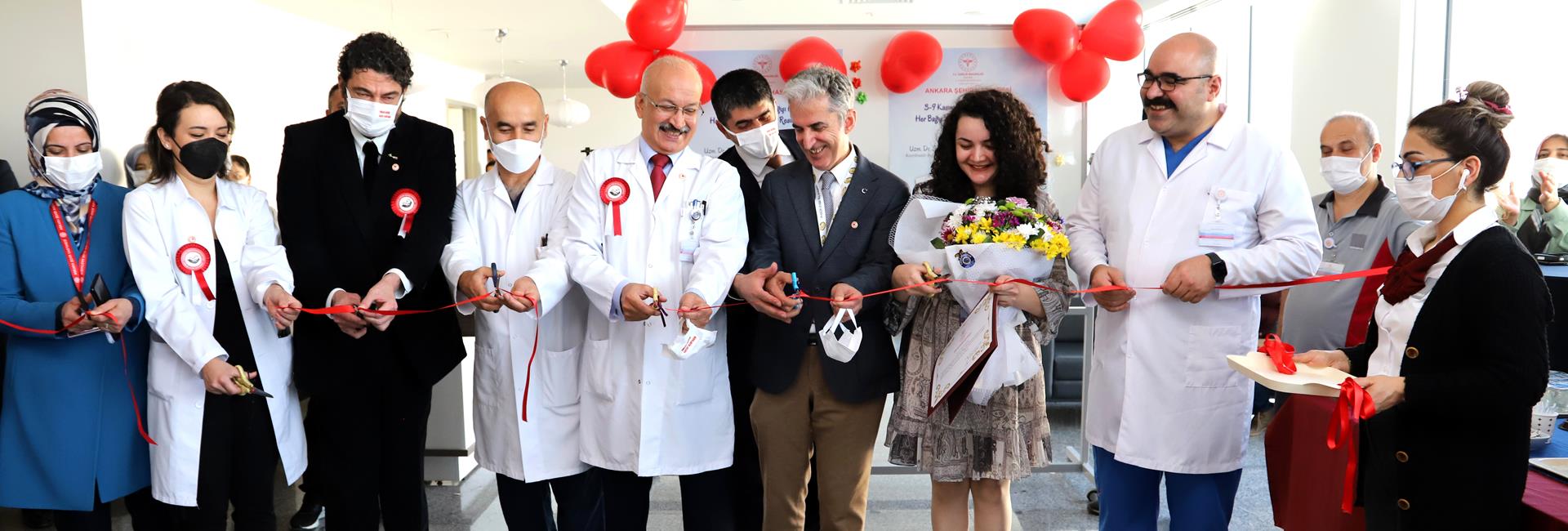 В Городской больнице Анкары состоялось мероприятие по информированию о донорстве органов и выставка картин на тему "Каждое пожертвование - это новая жизнь".