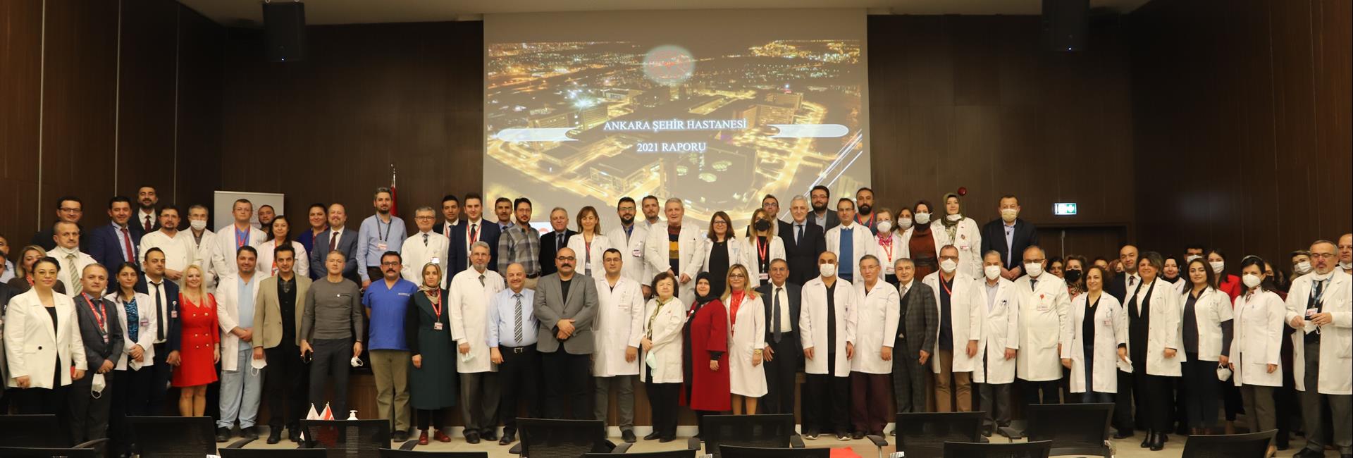 2021 yılının son Hastane Konseyi Toplantısı Koordinatör Başhekimimiz Dr. Öğr. Üyesi Aziz Ahmet Surel’in başkanlığında, Ankara Şehir Hastanemizin yöneticileri, eğitim ve idari sorumluları, birim sorumlularının katılımlarıyla gerçekleştirildi. 